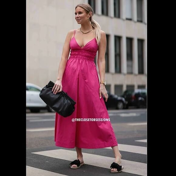 ZARA BLOGGER FAVE!!! V-Neck Dress with Smocked Detail LAST ONE!!! - Picture 14 of 16